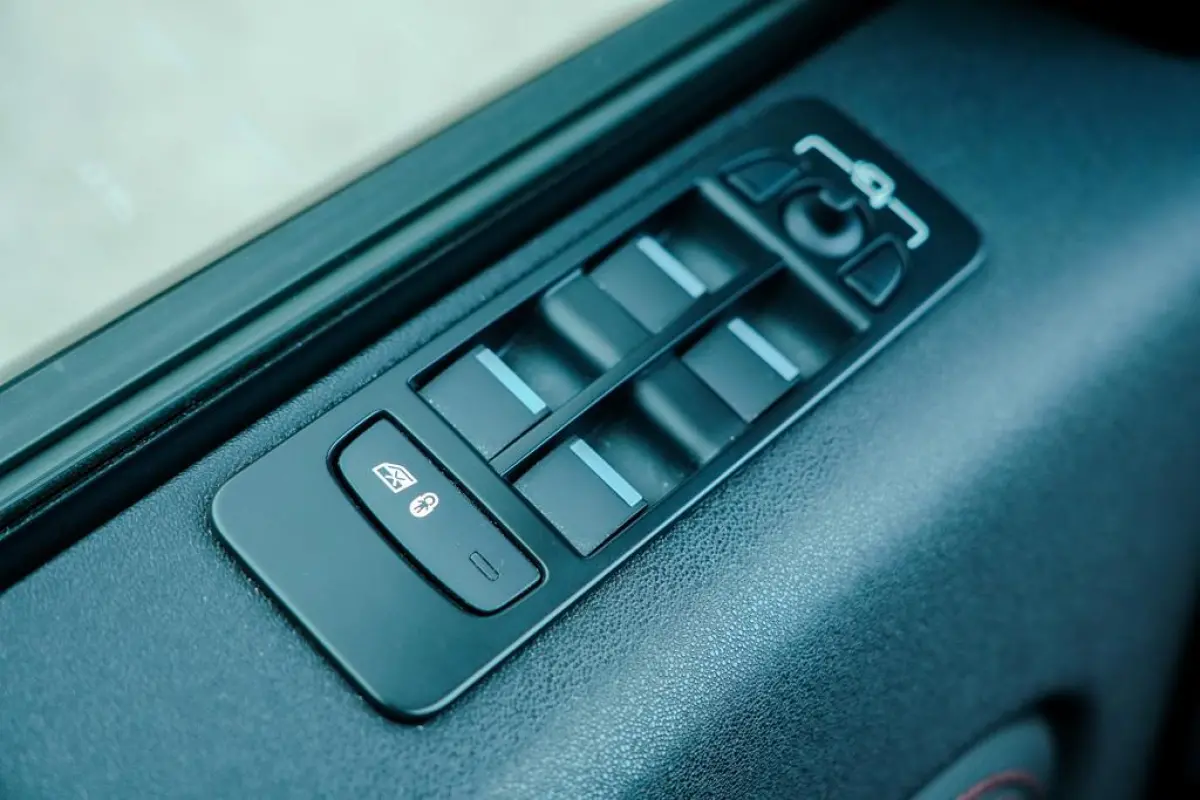 P300e 1.5 R-Dynamic HSE / Pano / Trekhaak / Dealer Ond / 1 Eig / Meridian Surround