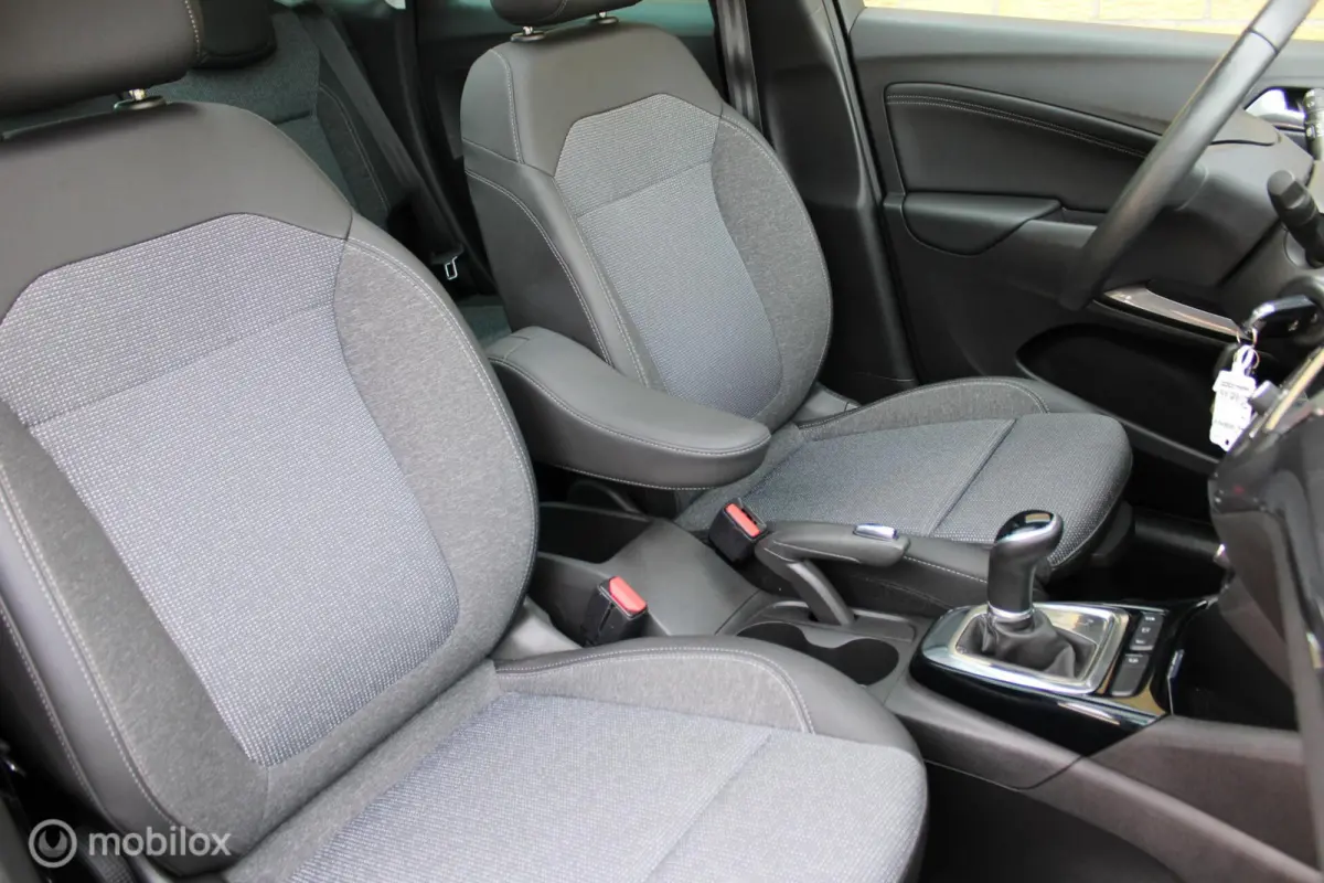 1.2 Turbo GS Line 130 PK, Automaat, Trekhaak, Pano, Camera, Full Led, Pdc voor + achter, stoel verwarming, Comfort stoelen, App connect, Clima, Navi, Donkerglas, 16 inch Lmv.