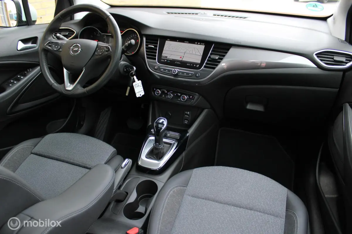 1.2 Turbo GS Line 130 PK, Automaat, Trekhaak, Pano, Camera, Full Led, Pdc voor + achter, stoel verwarming, Comfort stoelen, App connect, Clima, Navi, Donkerglas, 16 inch Lmv.