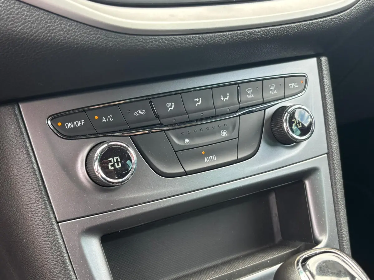 1.4 Turbo AUTOMAAT 120 Jaar Edition | AppleCarPlay/ AndroidAuto | Climate Control | Comfortstoelen |