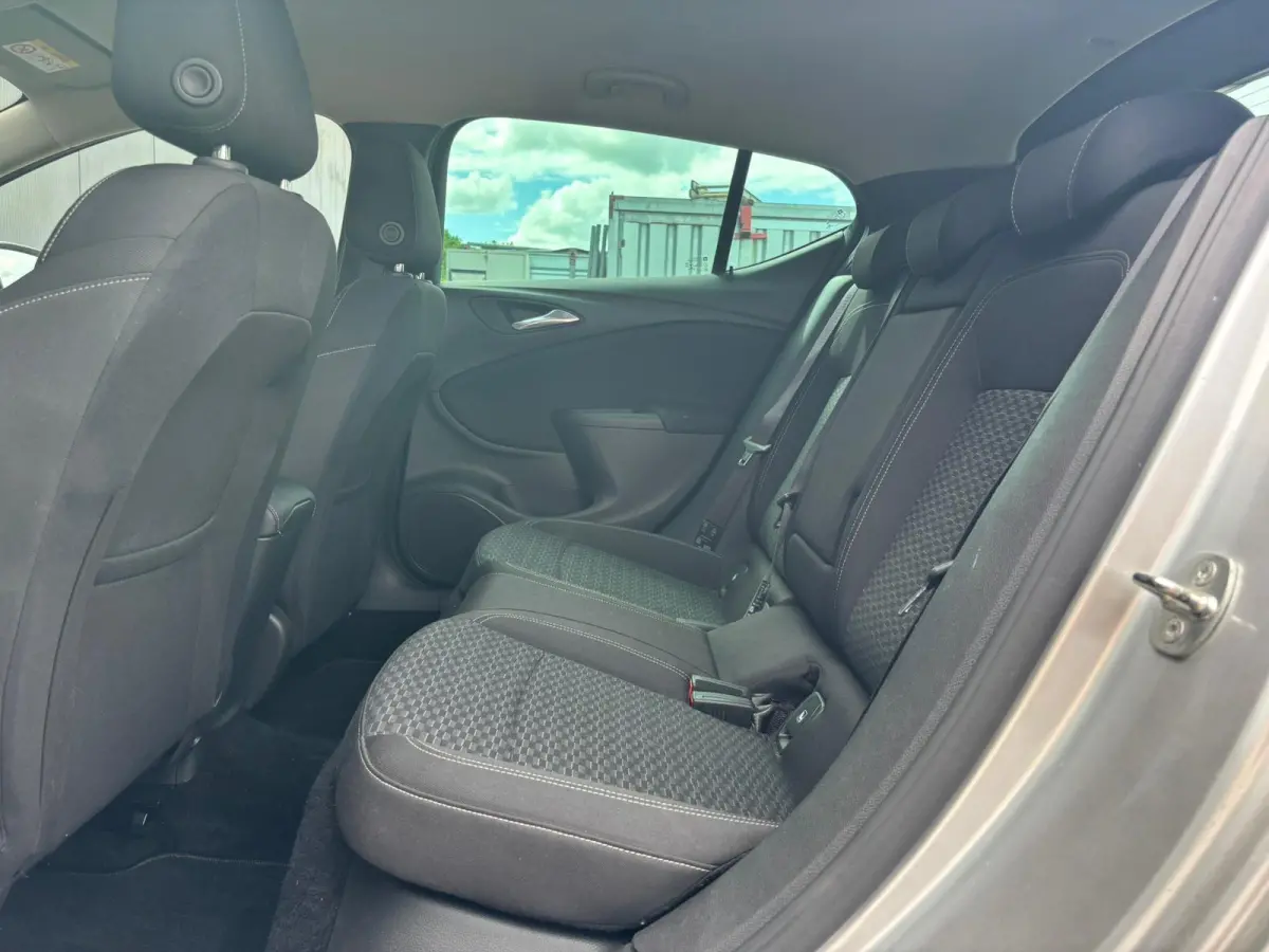 1.4 Turbo AUTOMAAT 120 Jaar Edition | AppleCarPlay/ AndroidAuto | Climate Control | Comfortstoelen |