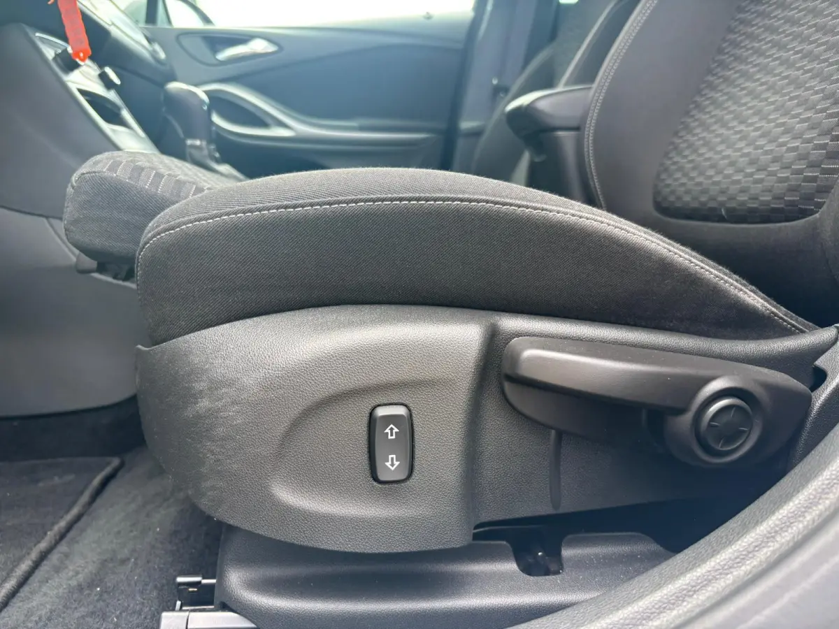 1.4 Turbo AUTOMAAT 120 Jaar Edition | AppleCarPlay/ AndroidAuto | Climate Control | Comfortstoelen |