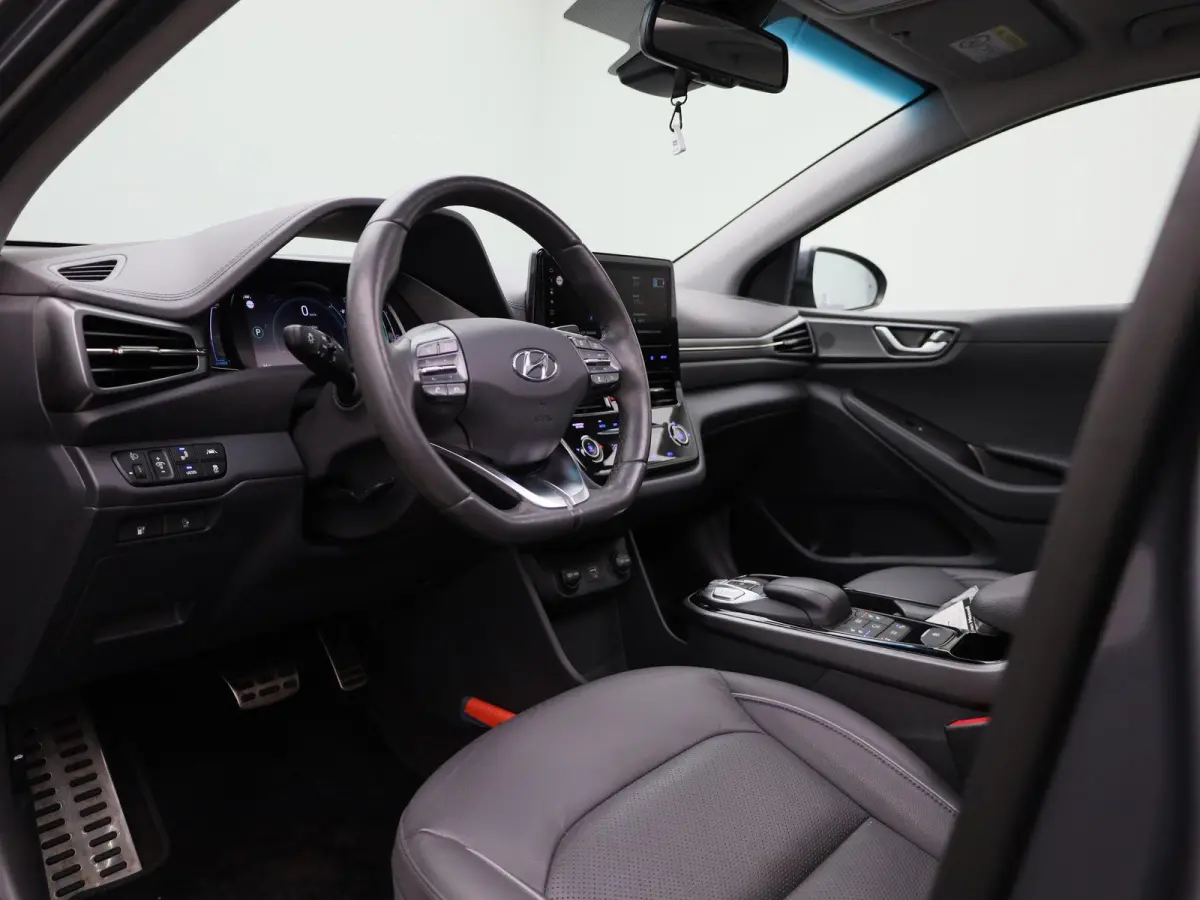 Premium EV 38 kWh | SCHUIFDAK | NAVIGATIE | CAMERA | STOELVERWARMING/KOELING | LEDER