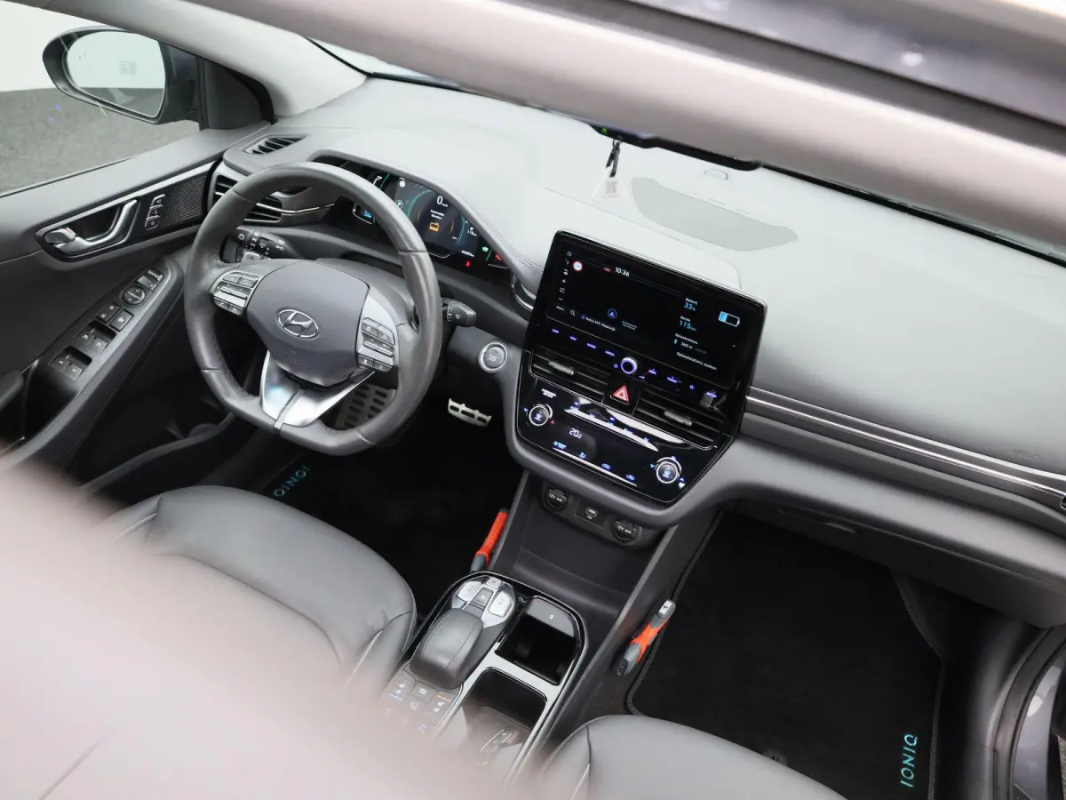 Premium EV 38 kWh | SCHUIFDAK | NAVIGATIE | CAMERA | STOELVERWARMING/KOELING | LEDER