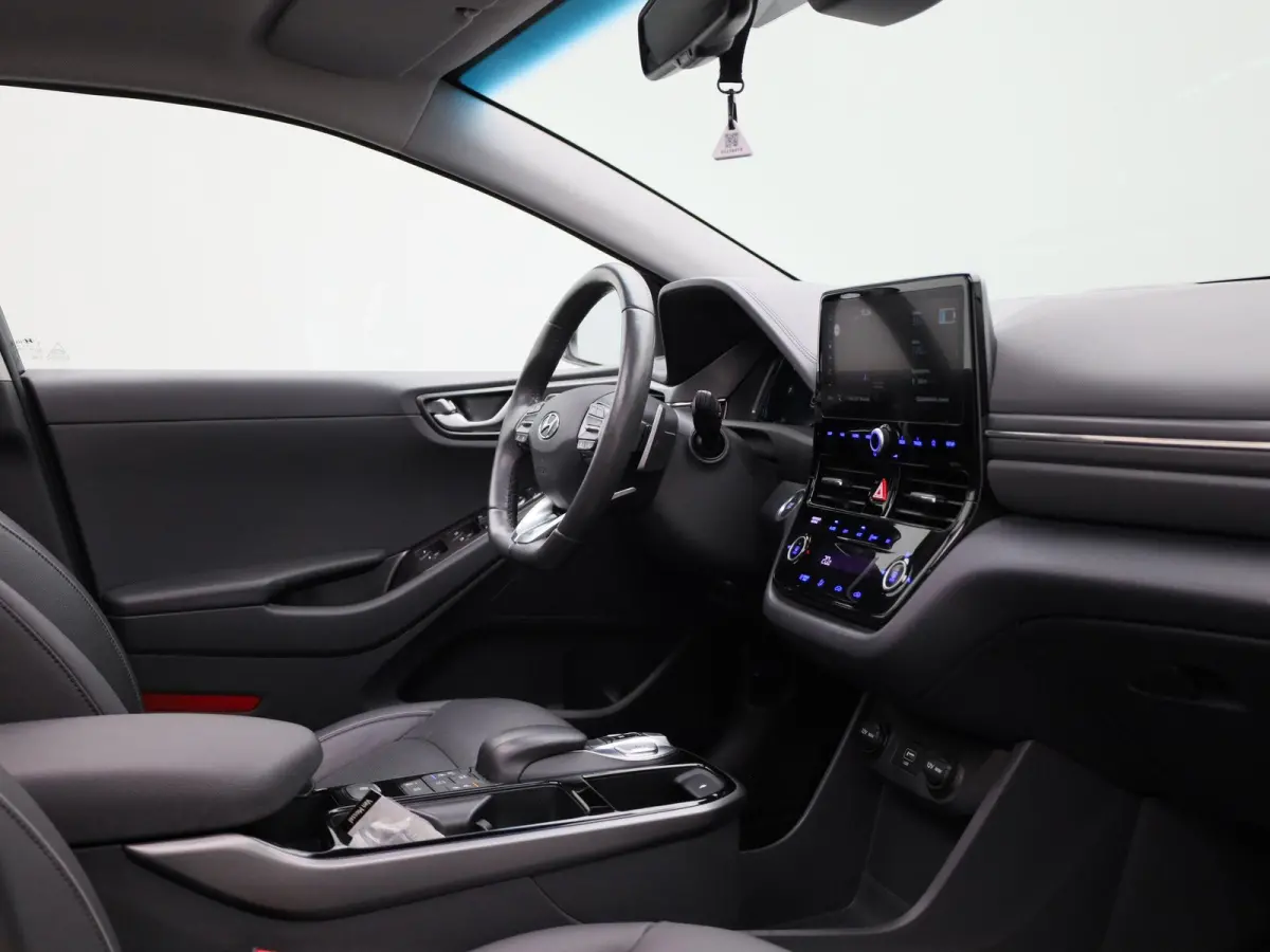 Premium EV 38 kWh | SCHUIFDAK | NAVIGATIE | CAMERA | STOELVERWARMING/KOELING | LEDER