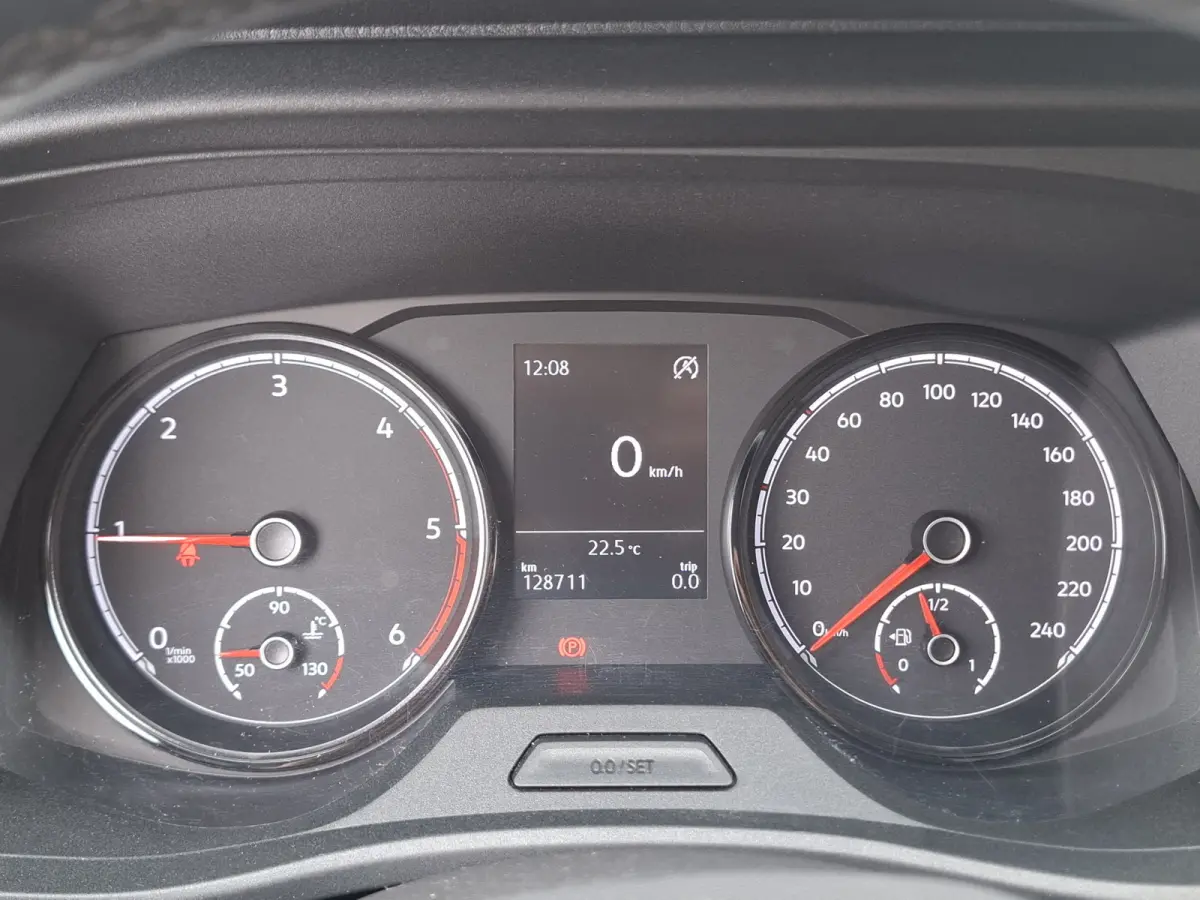 2.0 TDI L2H1 28 Highline | Android/Apple Carplay | LM Velgen 16" | Cruise Control | Sidebars | Achteruitrijcamera + PDC Voor en Achter | Airco |
