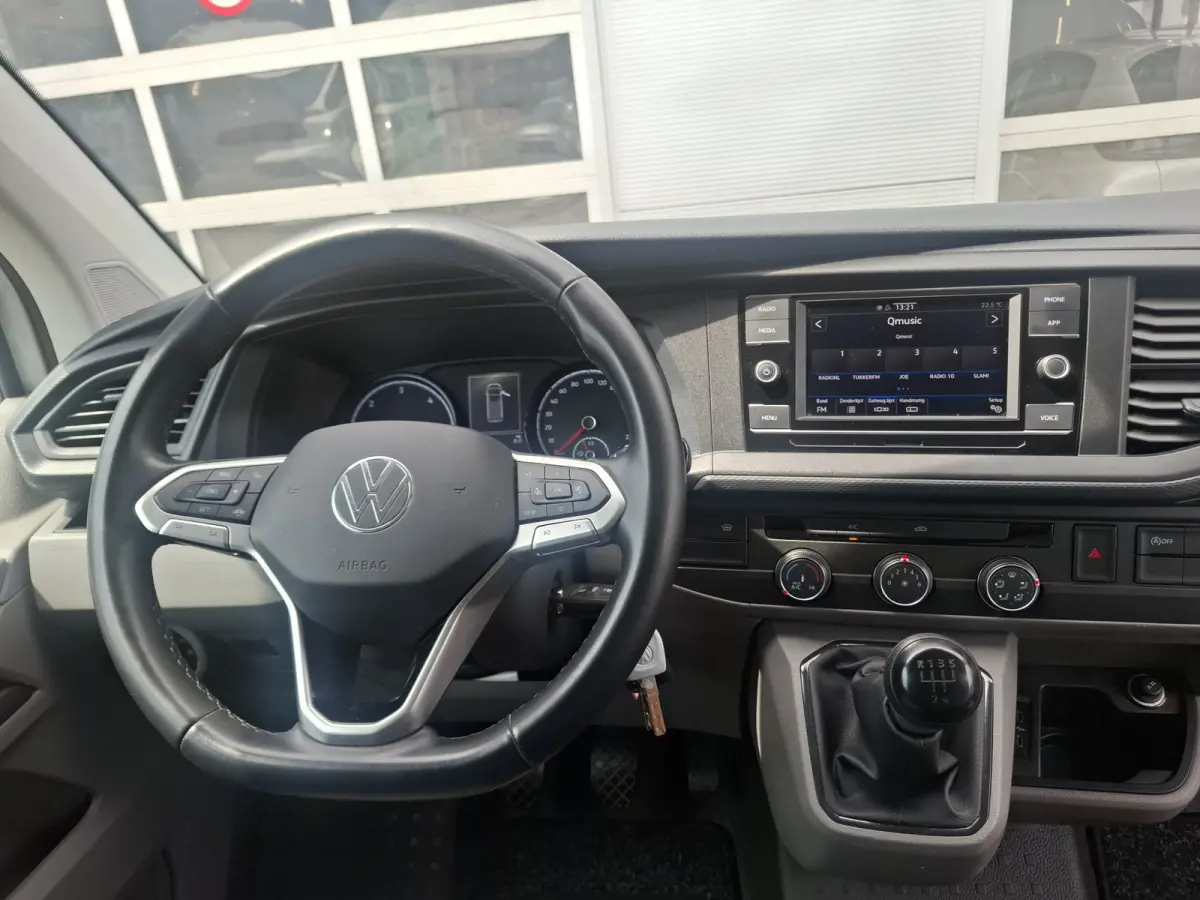2.0 TDI L2H1 28 Highline | Android/Apple Carplay | LM Velgen 16" | Cruise Control | Sidebars | Achteruitrijcamera + PDC Voor en Achter | Airco |