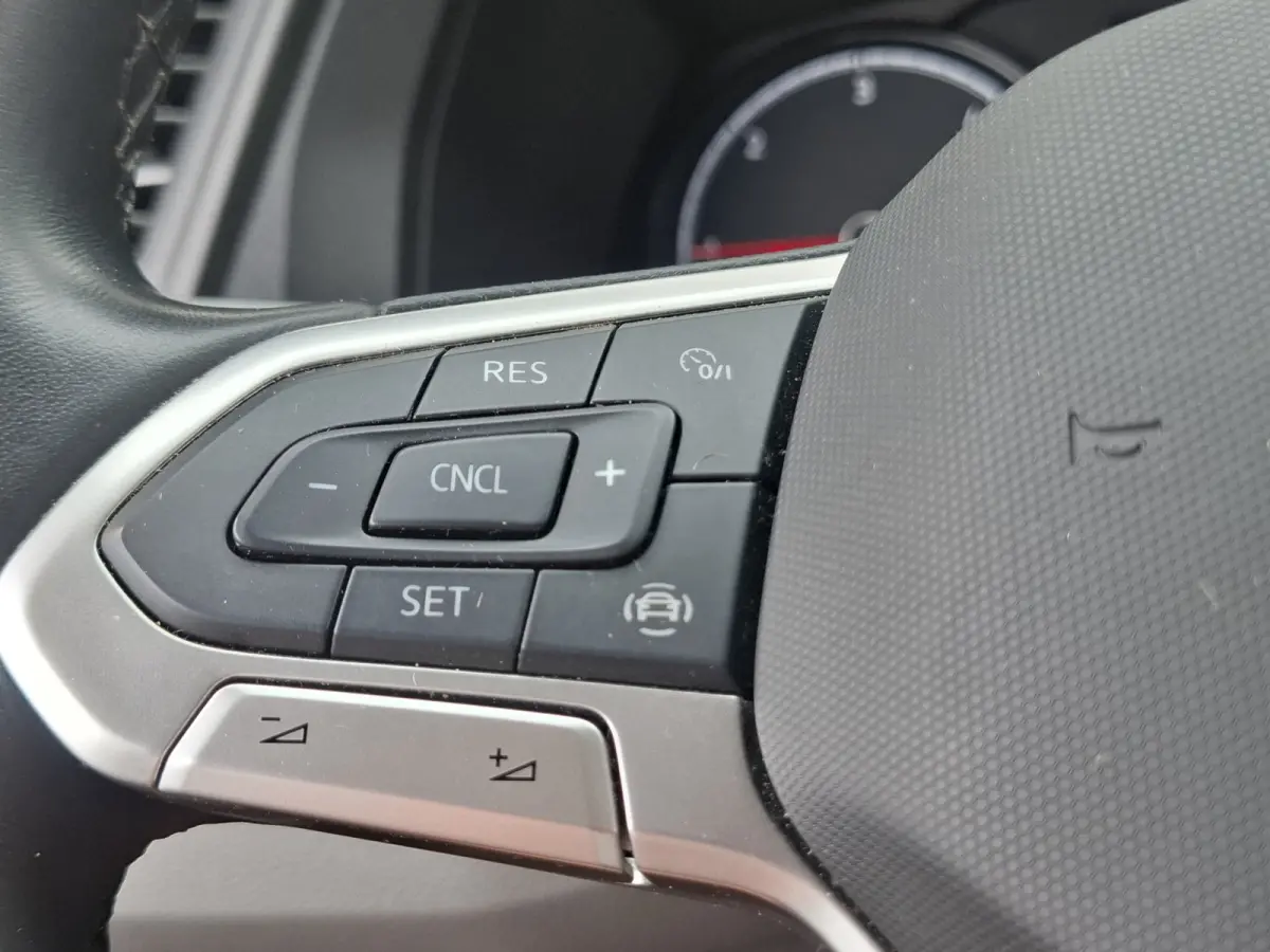 2.0 TDI L2H1 28 Highline | Android/Apple Carplay | LM Velgen 16" | Cruise Control | Sidebars | Achteruitrijcamera + PDC Voor en Achter | Airco |