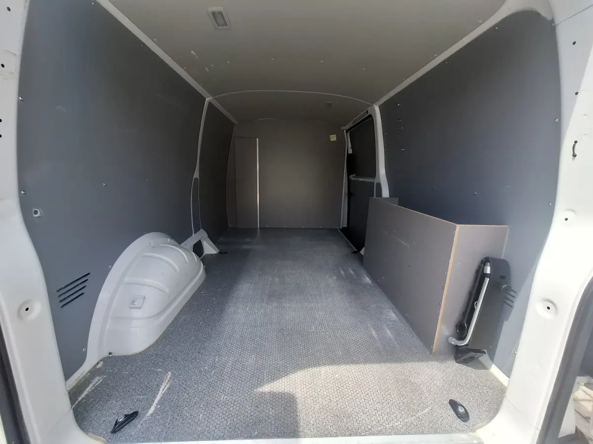 2.0 TDI L2H1 28 Highline | Android/Apple Carplay | LM Velgen 16" | Cruise Control | Sidebars | Achteruitrijcamera + PDC Voor en Achter | Airco |