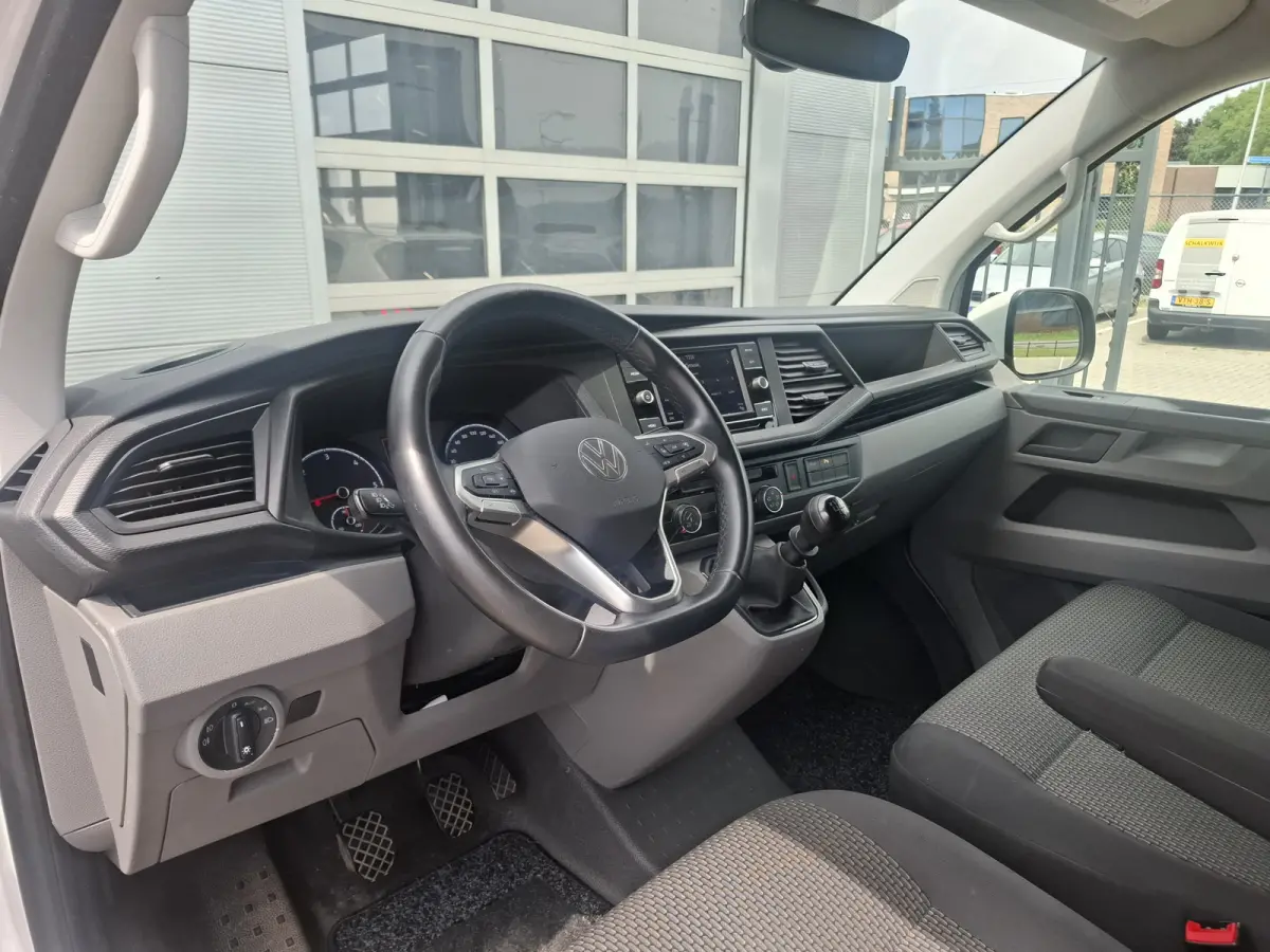 2.0 TDI L2H1 28 Highline | Android/Apple Carplay | LM Velgen 16" | Cruise Control | Sidebars | Achteruitrijcamera + PDC Voor en Achter | Airco |