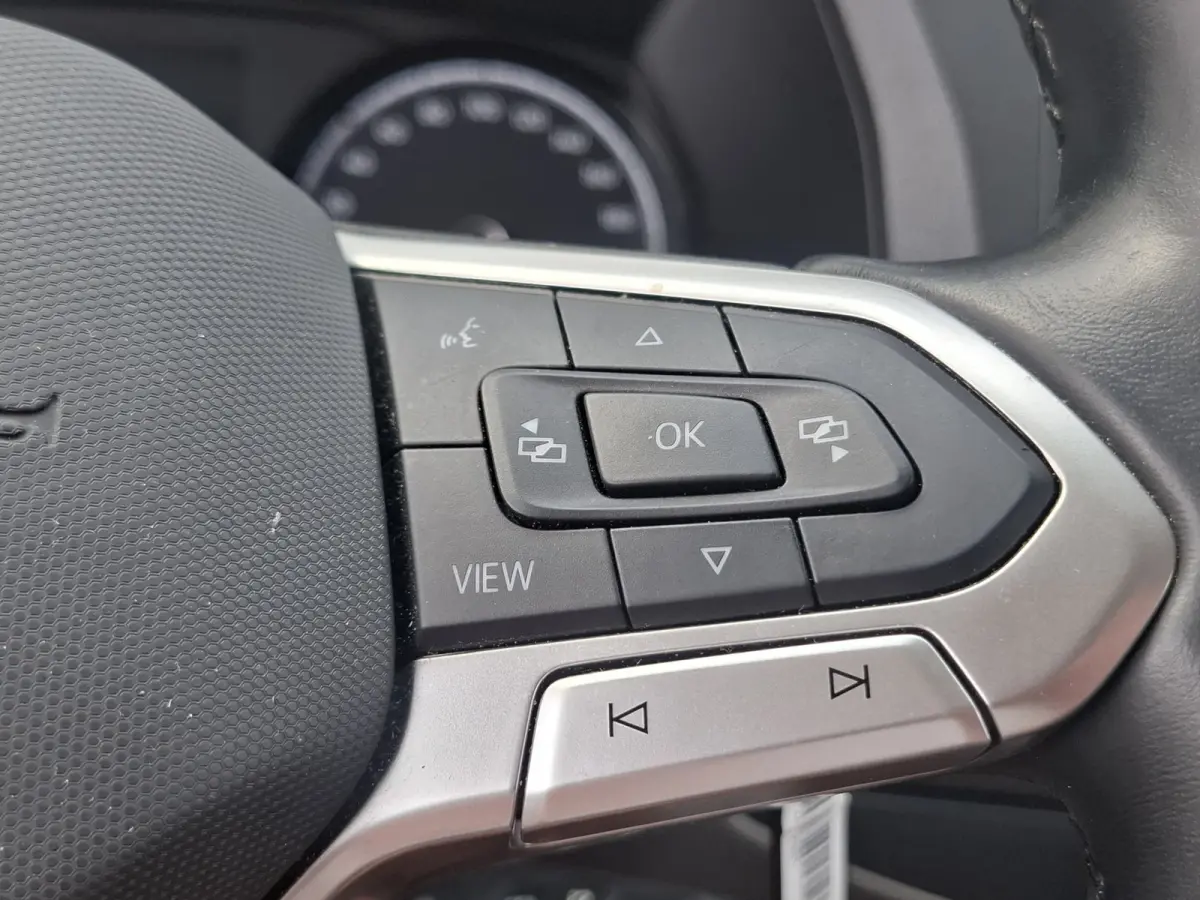 2.0 TDI L2H1 28 Highline | Android/Apple Carplay | LM Velgen 16" | Cruise Control | Sidebars | Achteruitrijcamera + PDC Voor en Achter | Airco |