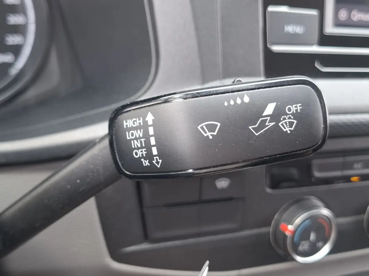 2.0 TDI L2H1 28 Highline | Android/Apple Carplay | LM Velgen 16" | Cruise Control | Sidebars | Achteruitrijcamera + PDC Voor en Achter | Airco |