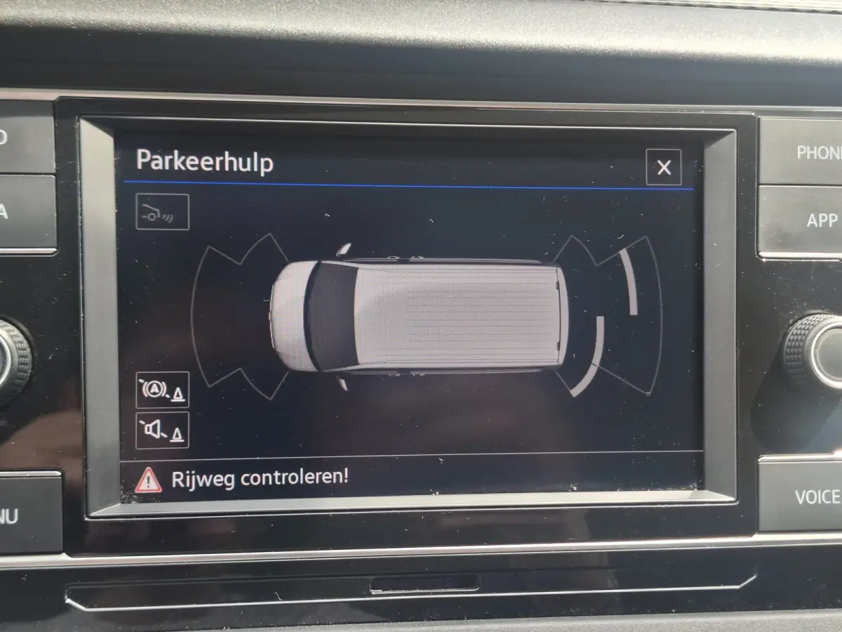 2.0 TDI L2H1 28 Highline | Android/Apple Carplay | LM Velgen 16" | Cruise Control | Sidebars | Achteruitrijcamera + PDC Voor en Achter | Airco |