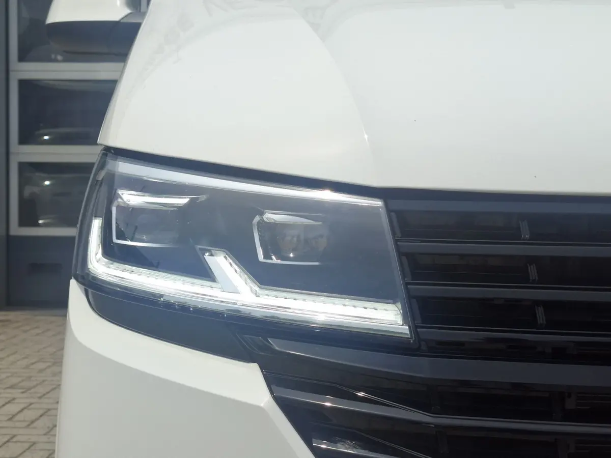 2.0 TDI L2H1 28 Highline | Android/Apple Carplay | LM Velgen 16" | Cruise Control | Sidebars | Achteruitrijcamera + PDC Voor en Achter | Airco |