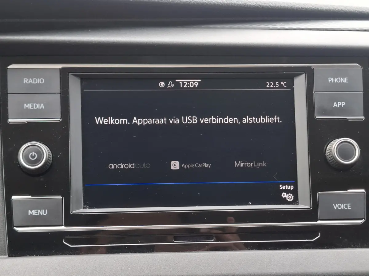 2.0 TDI L2H1 28 Highline | Android/Apple Carplay | LM Velgen 16" | Cruise Control | Sidebars | Achteruitrijcamera + PDC Voor en Achter | Airco |
