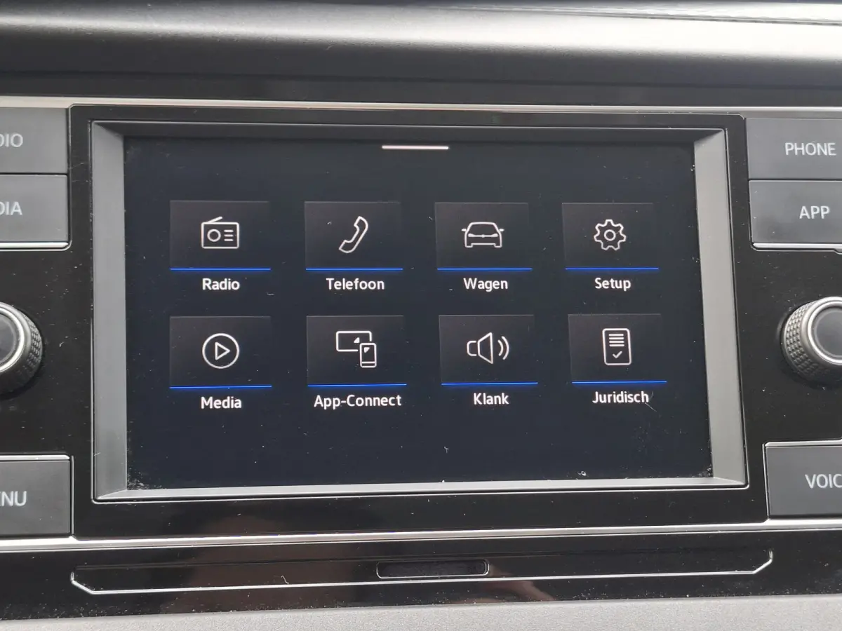 2.0 TDI L2H1 28 Highline | Android/Apple Carplay | LM Velgen 16" | Cruise Control | Sidebars | Achteruitrijcamera + PDC Voor en Achter | Airco |