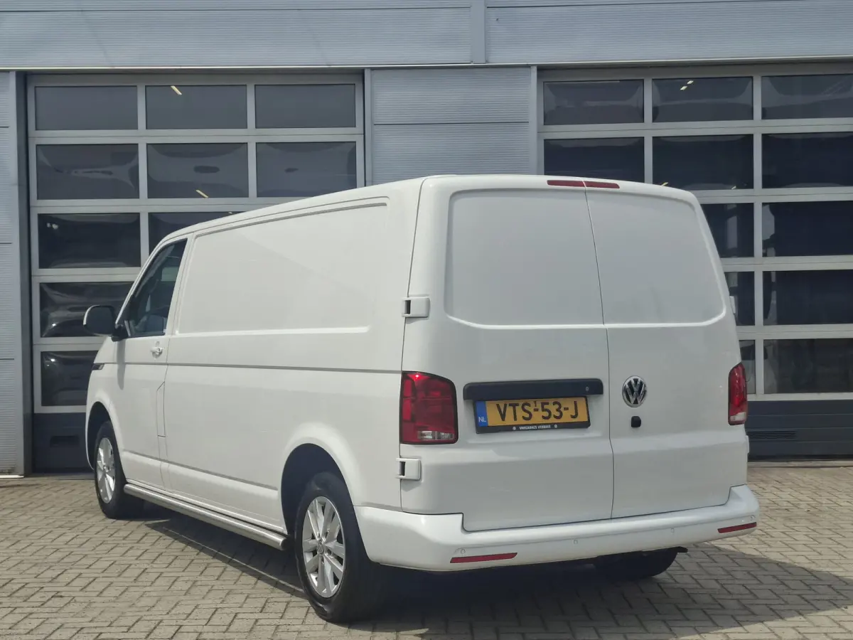 2.0 TDI L2H1 28 Highline | Android/Apple Carplay | LM Velgen 16" | Cruise Control | Sidebars | Achteruitrijcamera + PDC Voor en Achter | Airco |