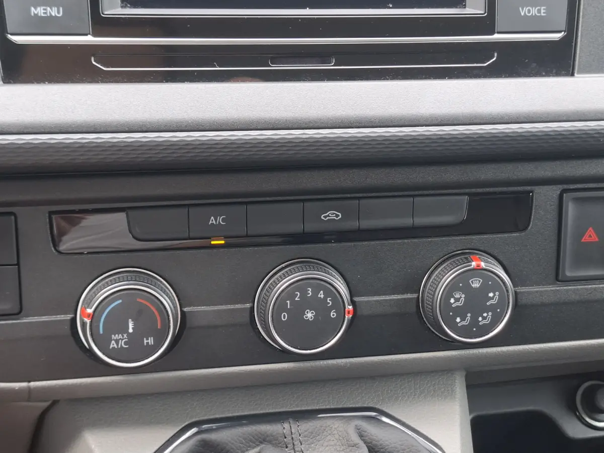 2.0 TDI L2H1 28 Highline | Android/Apple Carplay | LM Velgen 16" | Cruise Control | Sidebars | Achteruitrijcamera + PDC Voor en Achter | Airco |
