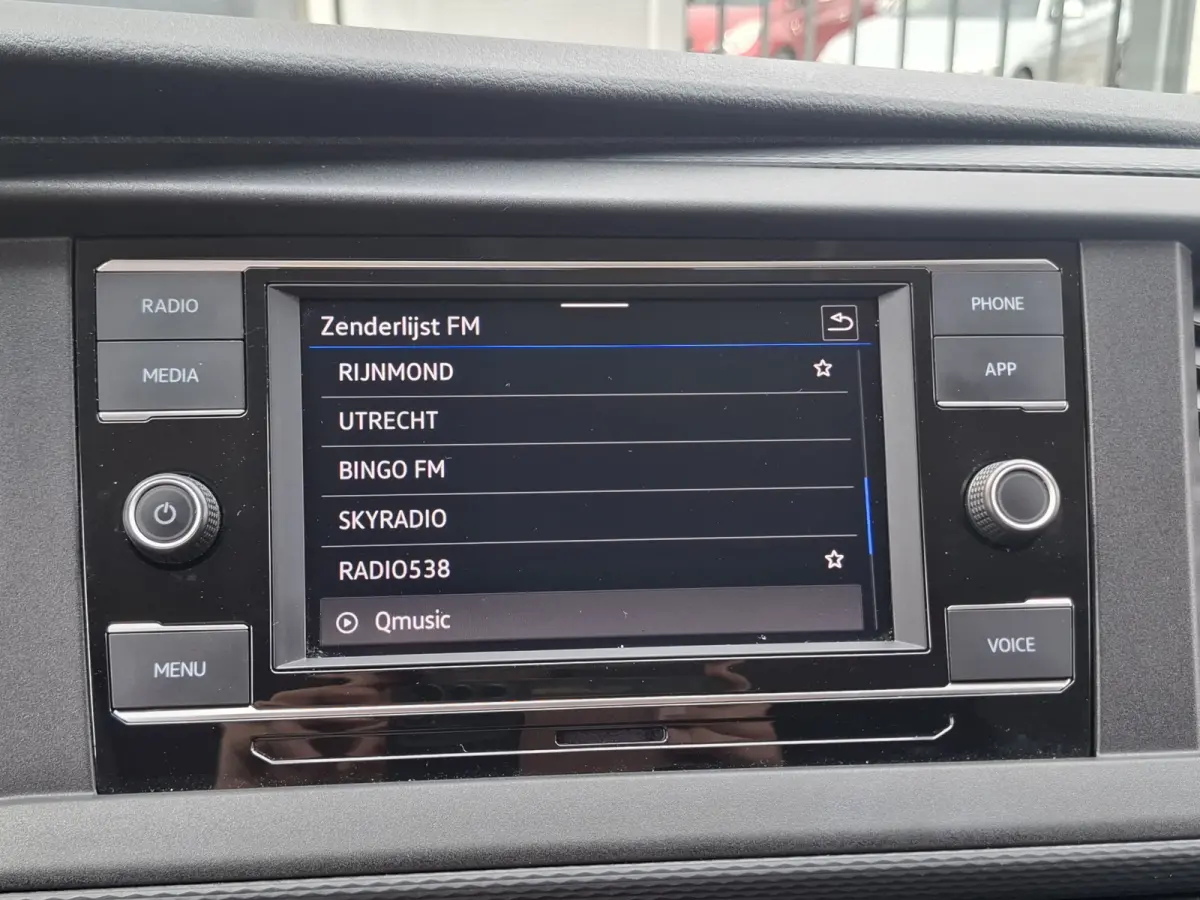 2.0 TDI L2H1 28 Highline | Android/Apple Carplay | LM Velgen 16" | Cruise Control | Sidebars | Achteruitrijcamera + PDC Voor en Achter | Airco |