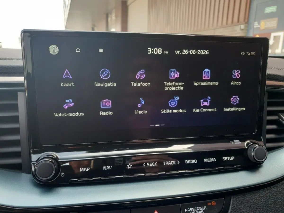1.0T Design Edition | Stoel en stuurverwarming | Dodehoek detectie | Navigatie | Camera | Apple carplay / Android Auto | JBL sound system |