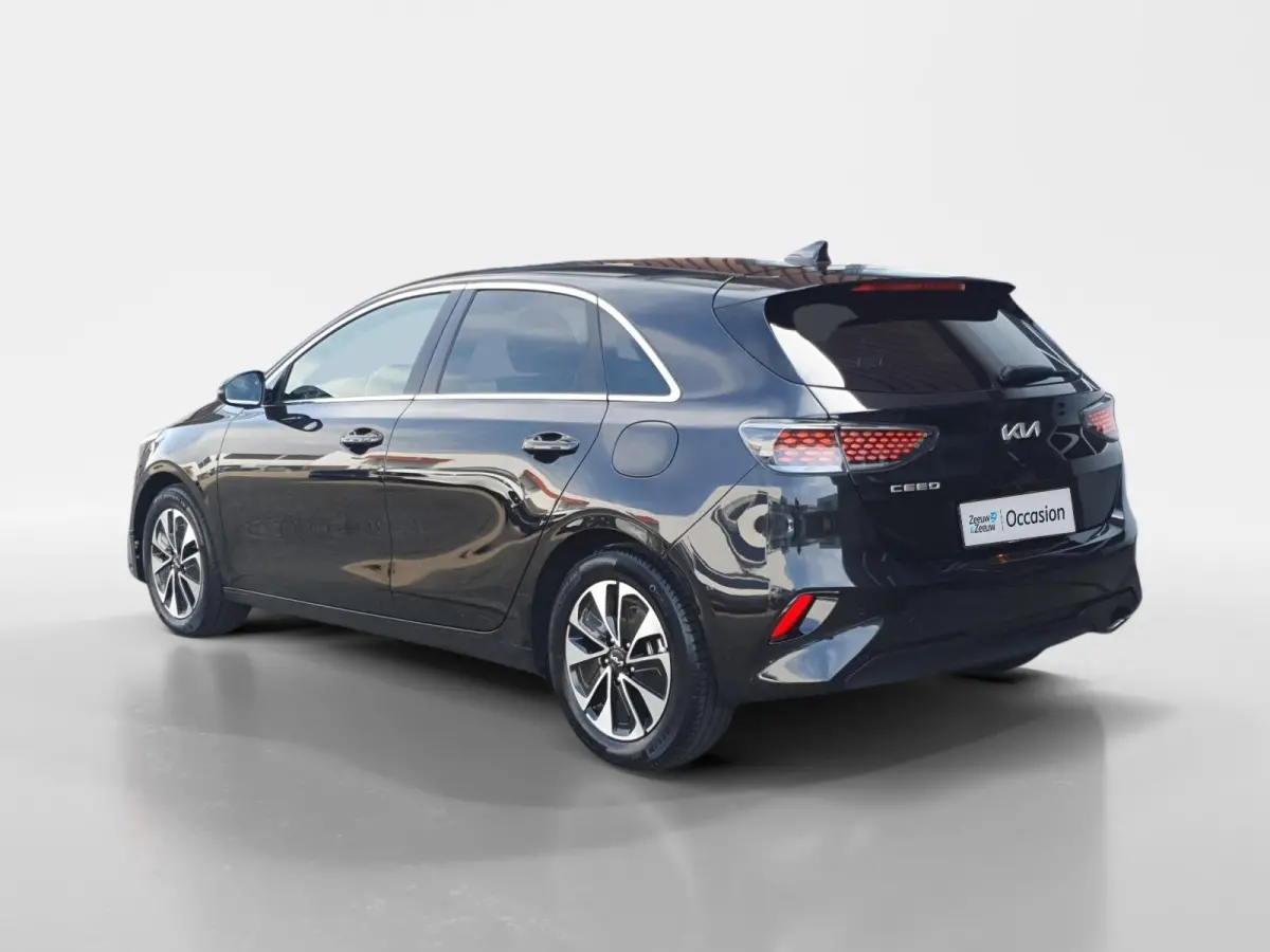 1.0T Design Edition | Stoel en stuurverwarming | Dodehoek detectie | Navigatie | Camera | Apple carplay / Android Auto | JBL sound system |
