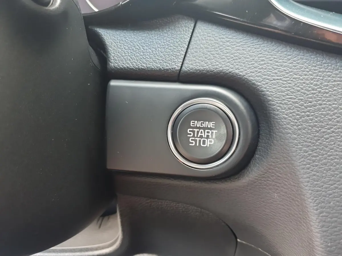 1.0T Design Edition | Stoel en stuurverwarming | Dodehoek detectie | Navigatie | Camera | Apple carplay / Android Auto | JBL sound system |