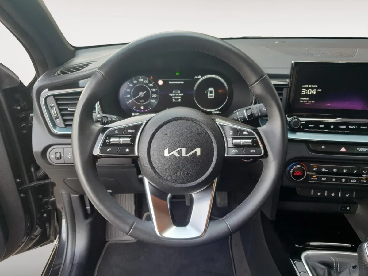 1.0T Design Edition | Stoel en stuurverwarming | Dodehoek detectie | Navigatie | Camera | Apple carplay / Android Auto | JBL sound system |