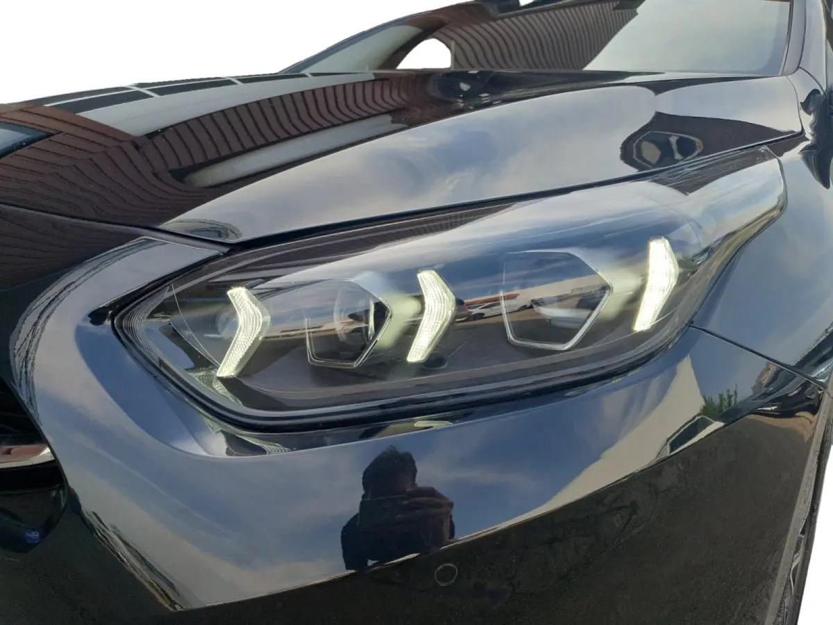 1.0T Design Edition | Stoel en stuurverwarming | Dodehoek detectie | Navigatie | Camera | Apple carplay / Android Auto | JBL sound system |