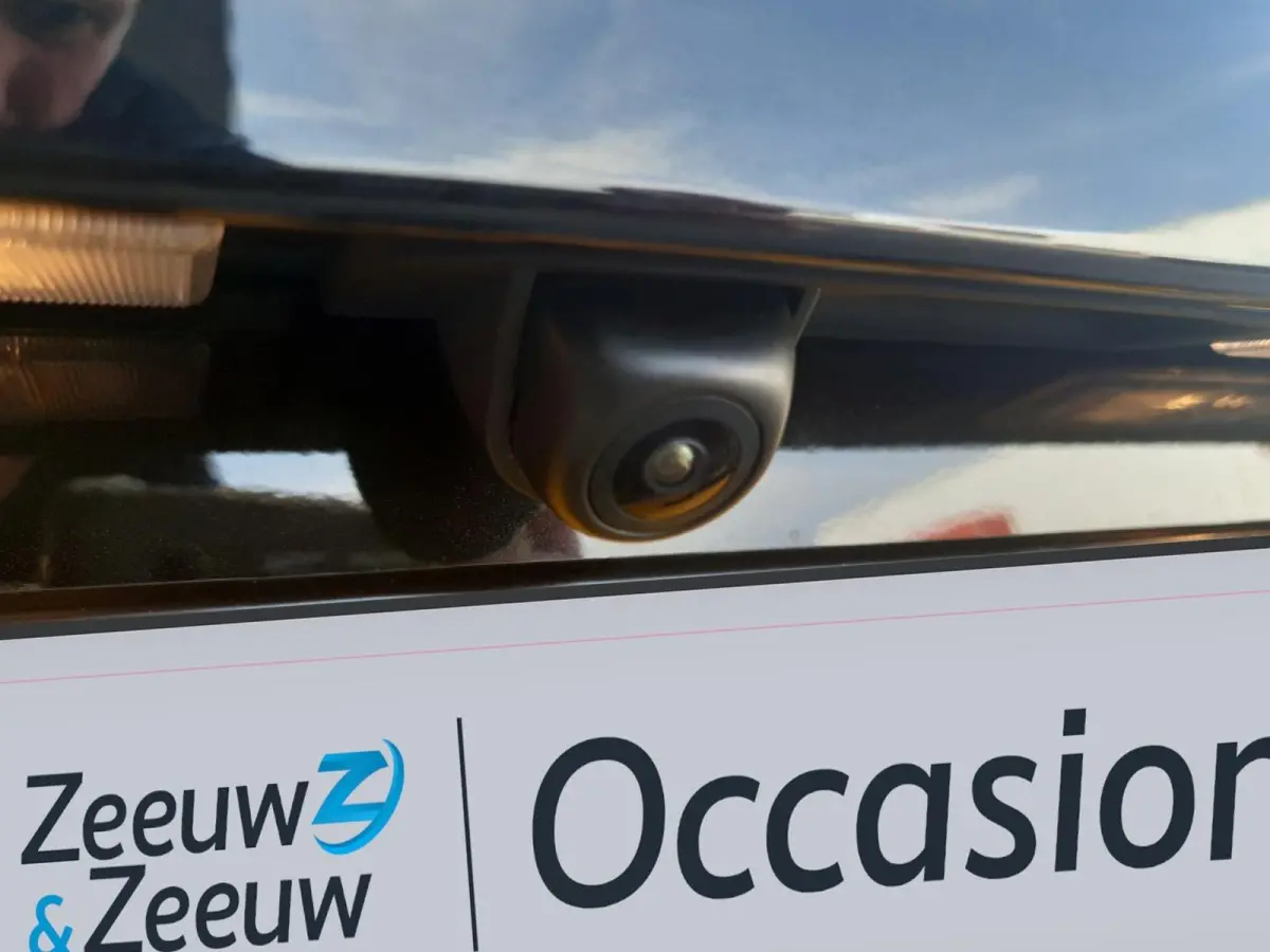 1.0T Design Edition | Stoel en stuurverwarming | Dodehoek detectie | Navigatie | Camera | Apple carplay / Android Auto | JBL sound system |