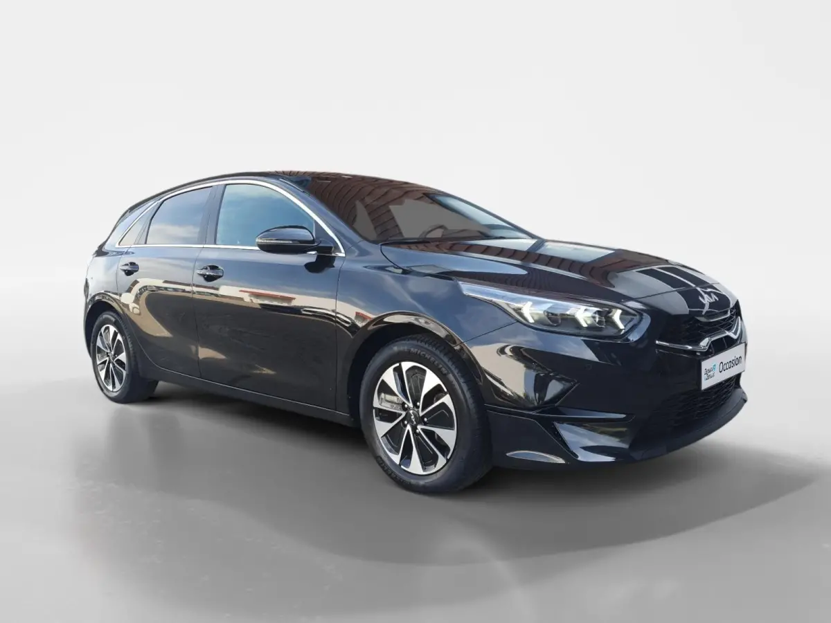 1.0T Design Edition | Stoel en stuurverwarming | Dodehoek detectie | Navigatie | Camera | Apple carplay / Android Auto | JBL sound system |