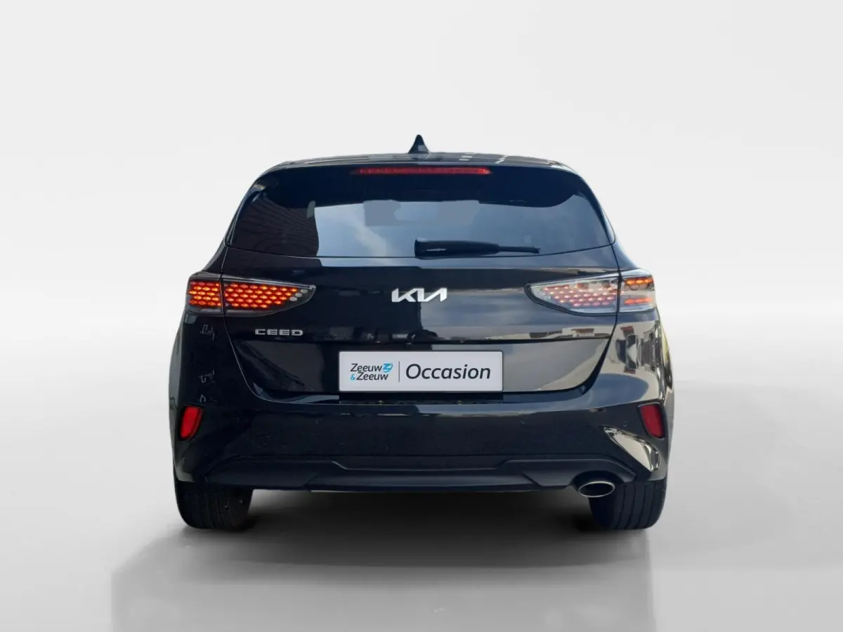 1.0T Design Edition | Stoel en stuurverwarming | Dodehoek detectie | Navigatie | Camera | Apple carplay / Android Auto | JBL sound system |