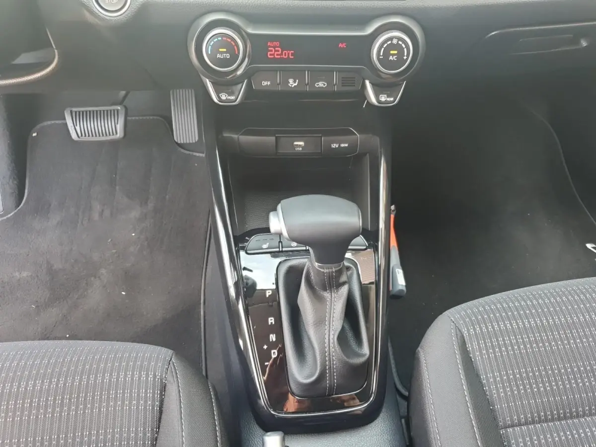 1.0 T-GDi MHEV DynamicPlusLine | Stoel en stuurverwarming | Climate control | Navigatie | Camera | Keyless met startknop | Apple Carplay / Android Auto |