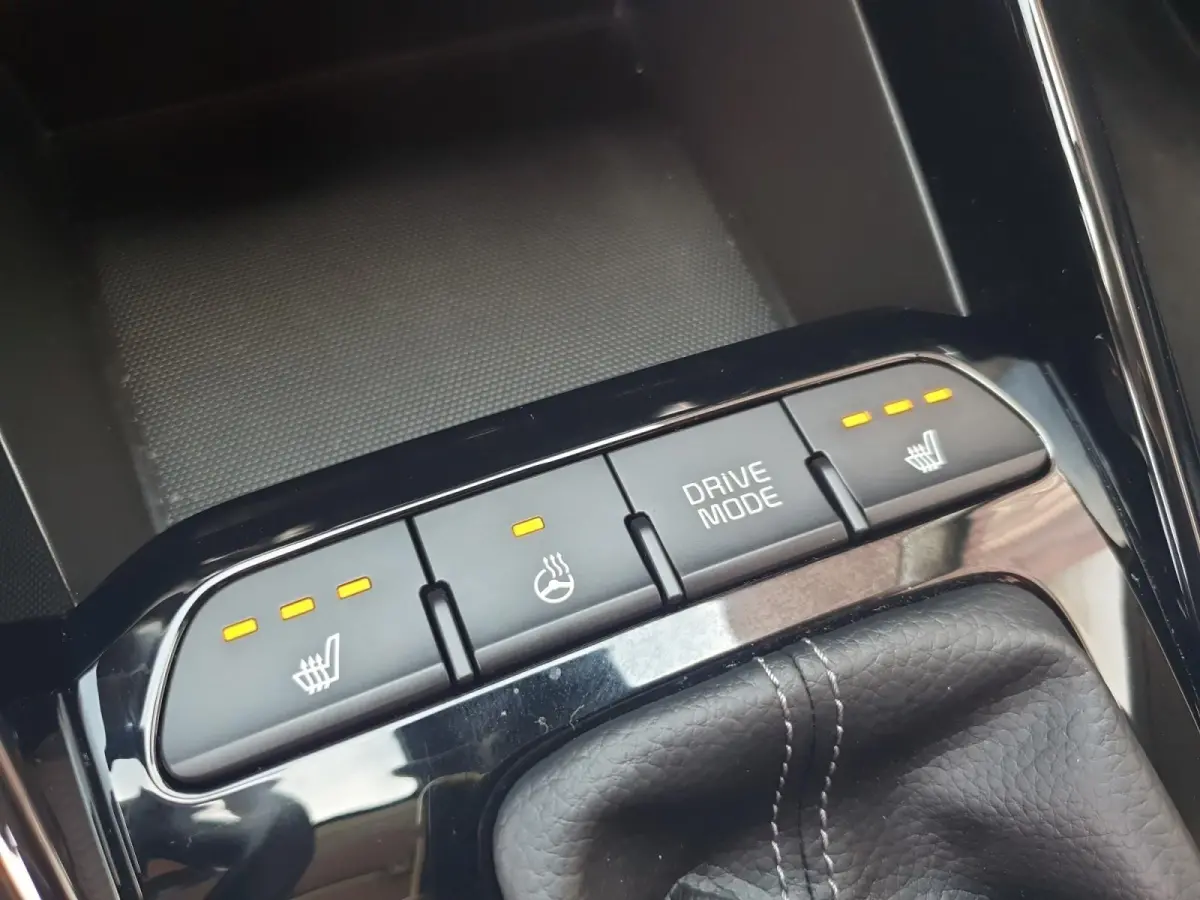 1.0 T-GDi MHEV DynamicPlusLine | Stoel en stuurverwarming | Climate control | Navigatie | Camera | Keyless met startknop | Apple Carplay / Android Auto |