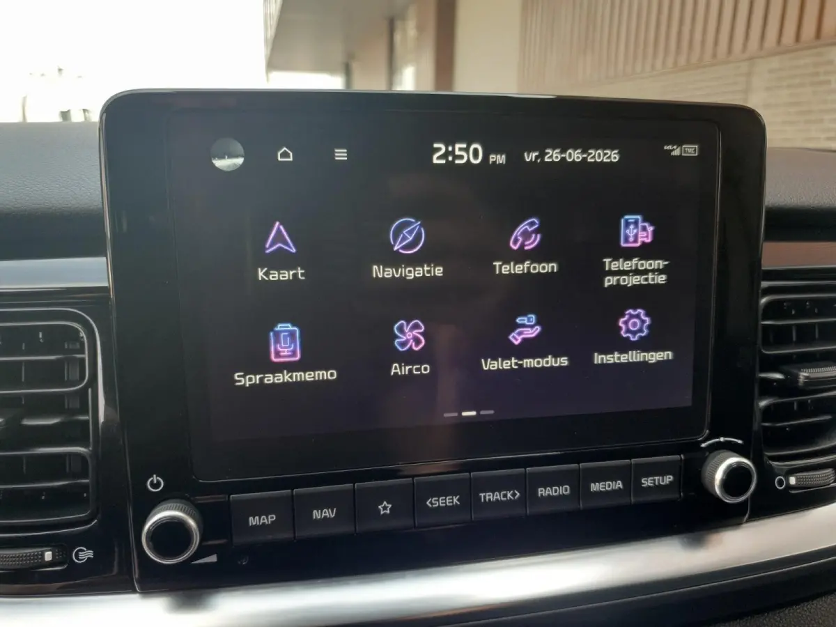 1.0 T-GDi MHEV DynamicPlusLine | Stoel en stuurverwarming | Climate control | Navigatie | Camera | Keyless met startknop | Apple Carplay / Android Auto |