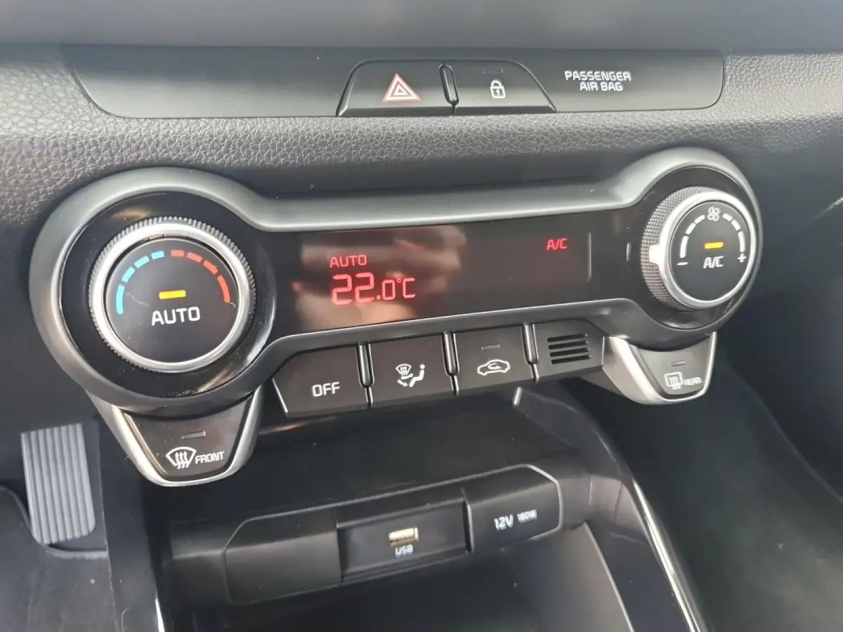 1.0 T-GDi MHEV DynamicPlusLine | Stoel en stuurverwarming | Climate control | Navigatie | Camera | Keyless met startknop | Apple Carplay / Android Auto |