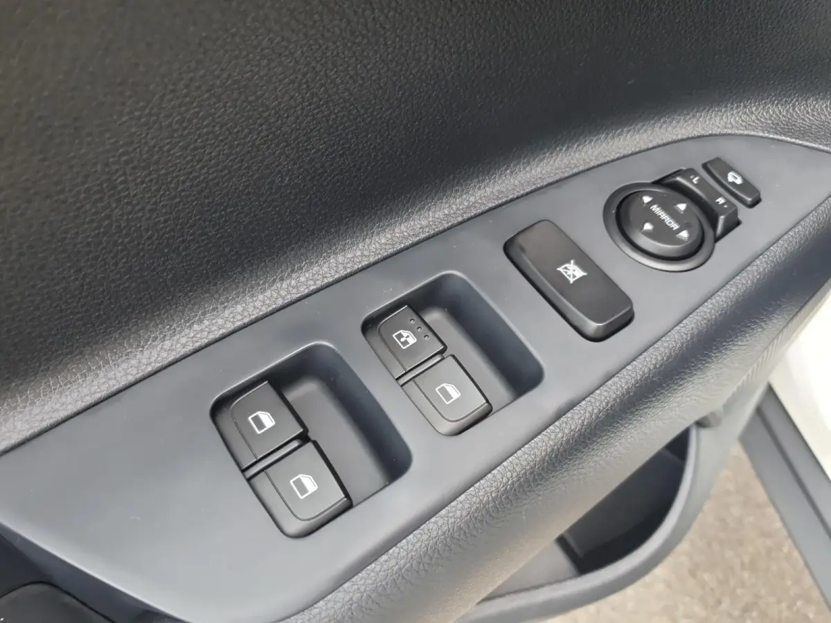 1.0 T-GDi MHEV DynamicPlusLine | Stoel en stuurverwarming | Climate control | Navigatie | Camera | Keyless met startknop | Apple Carplay / Android Auto |