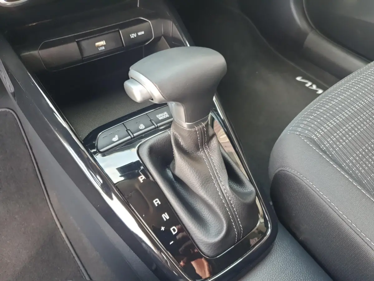 1.0 T-GDi MHEV DynamicPlusLine | Stoel en stuurverwarming | Climate control | Navigatie | Camera | Keyless met startknop | Apple Carplay / Android Auto |