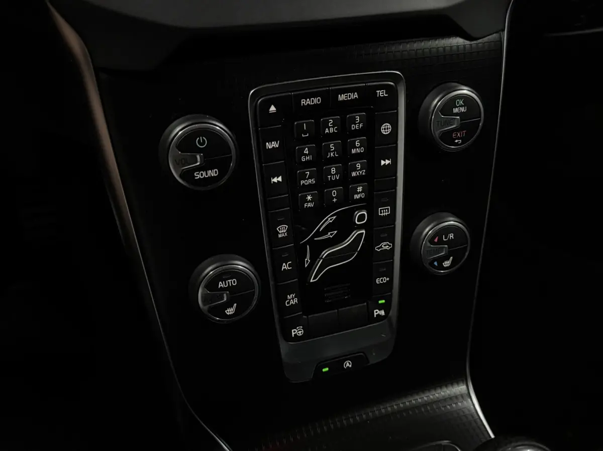 1.5 T3 R-Design|PANO|KEYLESS|A.CAM|LED|HK|STOELVM