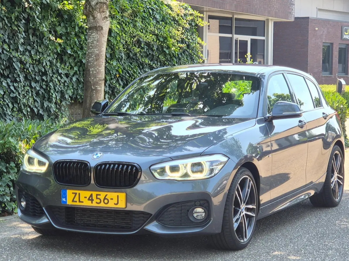 M Sport Edition Apple CarPlay LM Velgen Trekhaak LED NAP Black Panel dash 118i M Sport Edition