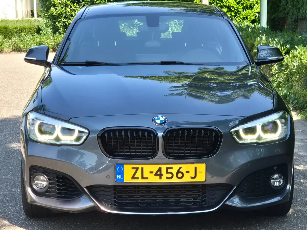 M Sport Edition Apple CarPlay LM Velgen Trekhaak LED NAP Black Panel dash 118i M Sport Edition