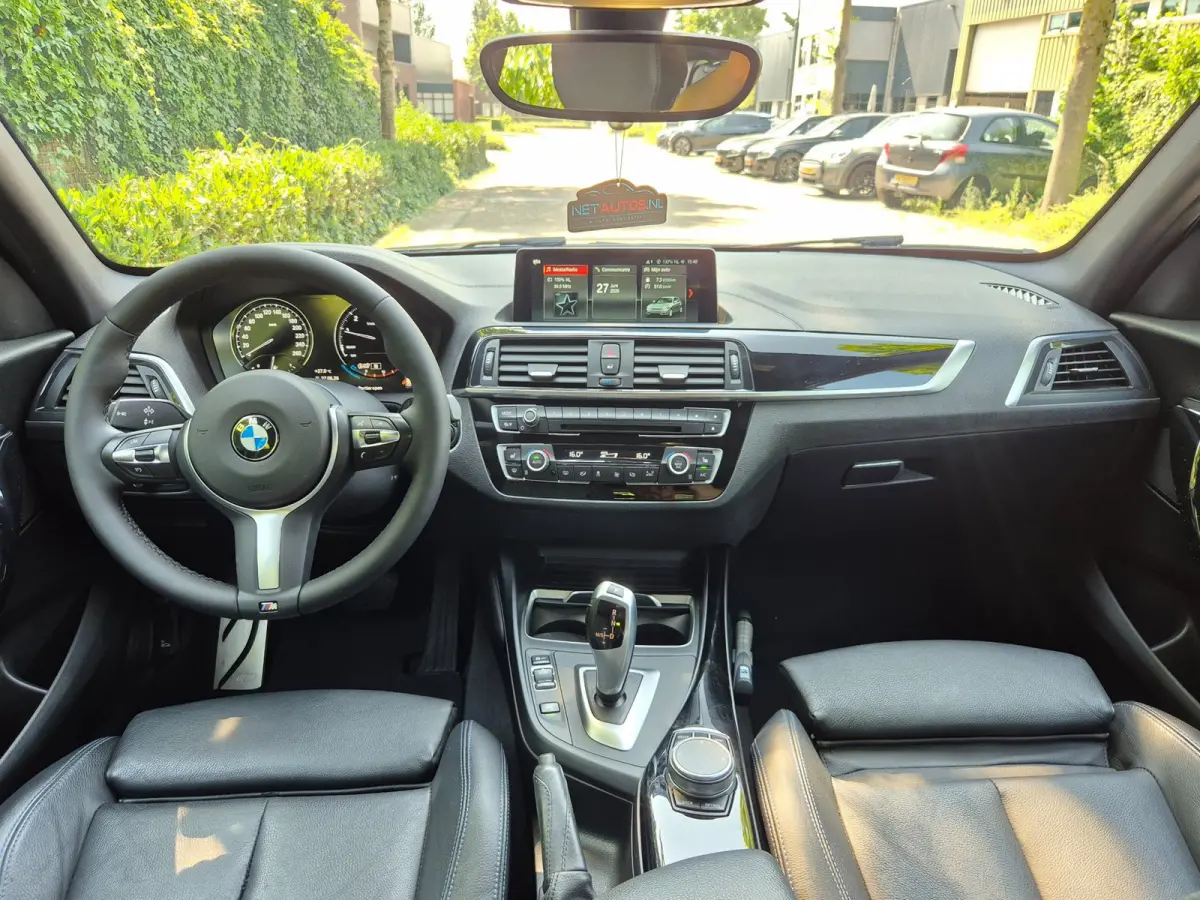 M Sport Edition Apple CarPlay LM Velgen Trekhaak LED NAP Black Panel dash 118i M Sport Edition