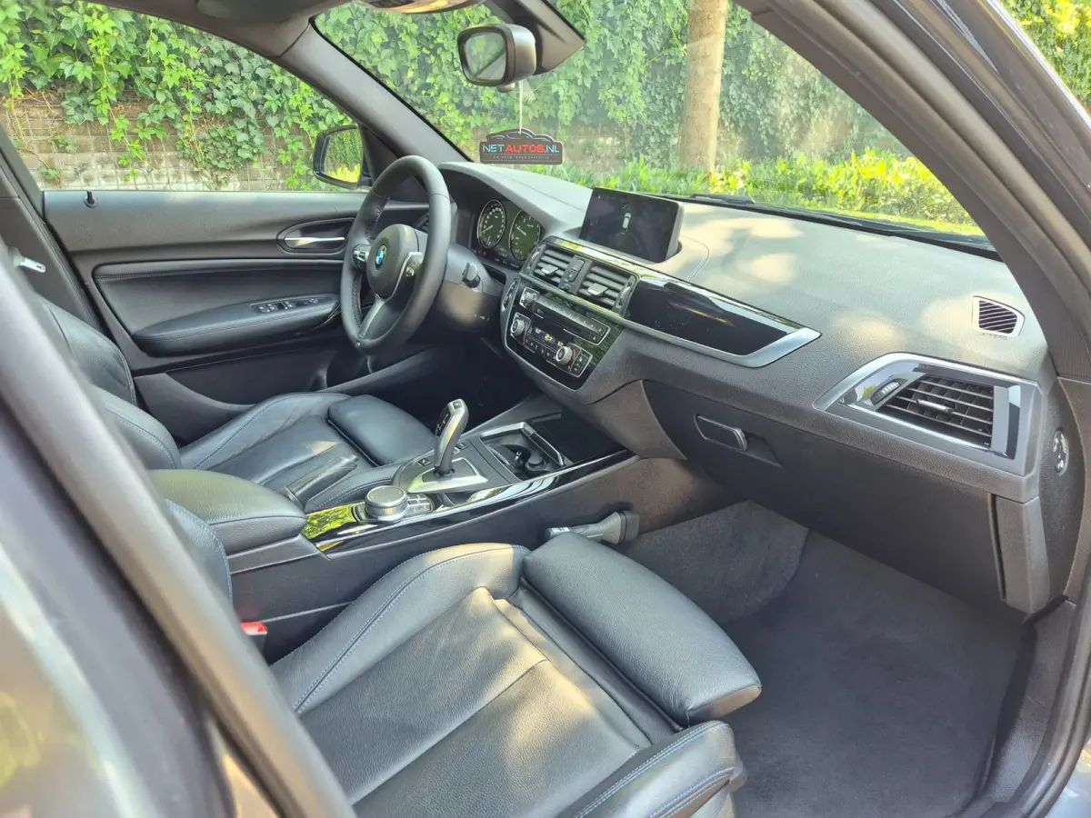 M Sport Edition Apple CarPlay LM Velgen Trekhaak LED NAP Black Panel dash 118i M Sport Edition