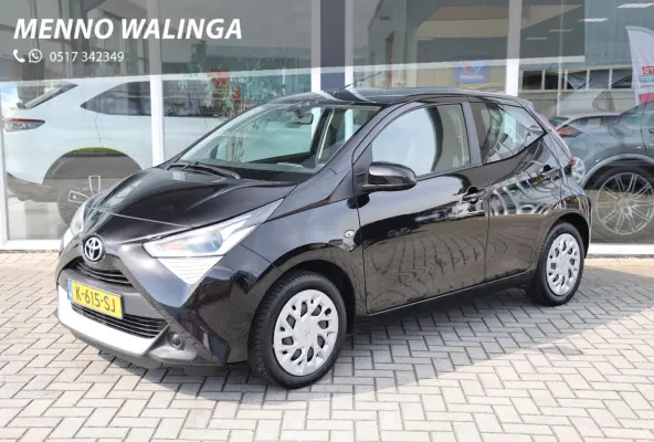 1.0 VVT-i x-play|Camera|Apple carplay/android auto|Airco|Elek. Ramen|