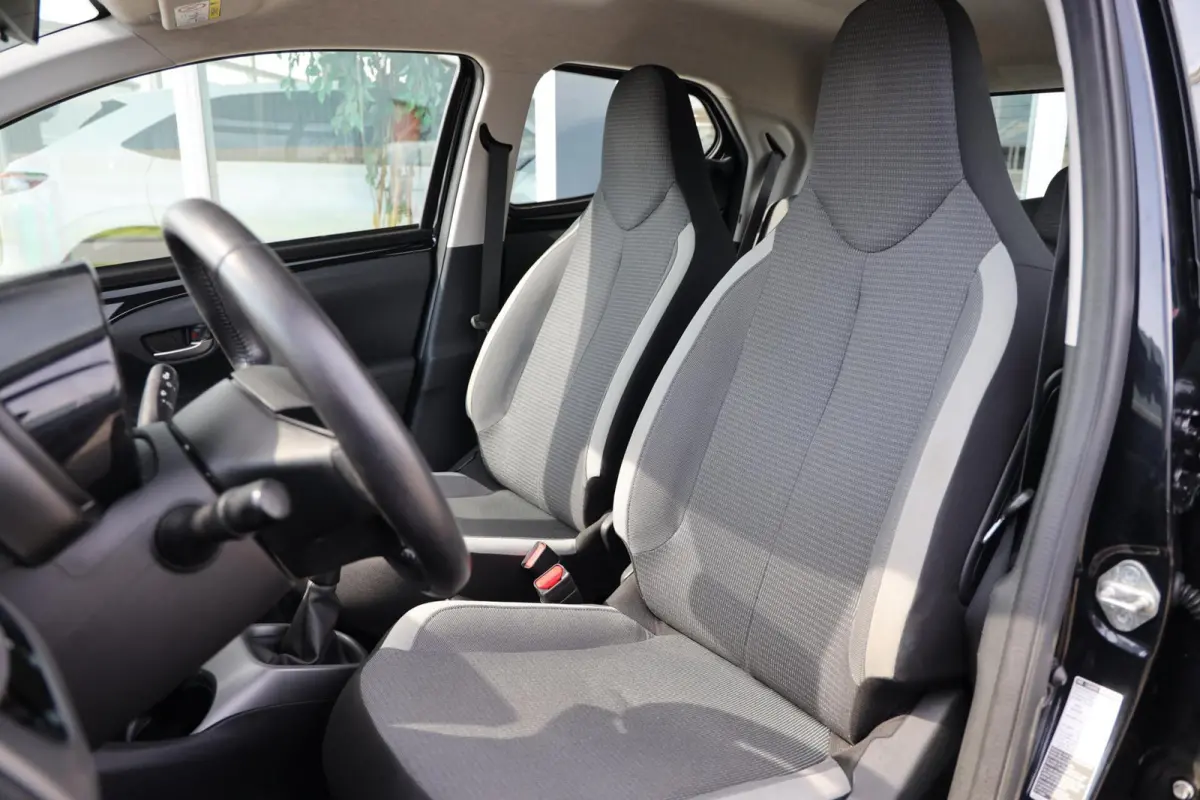 1.0 VVT-i x-play|Camera|Apple carplay/android auto|Airco|Elek. Ramen|