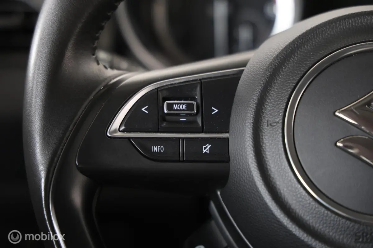 1.2 Comfort Smart Hybrid - Stoelverwarming - Camera - Navigatie
