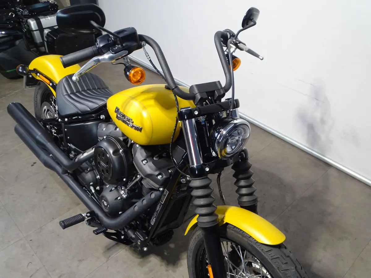 STREET BOB