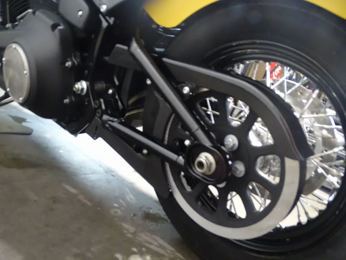 STREET BOB