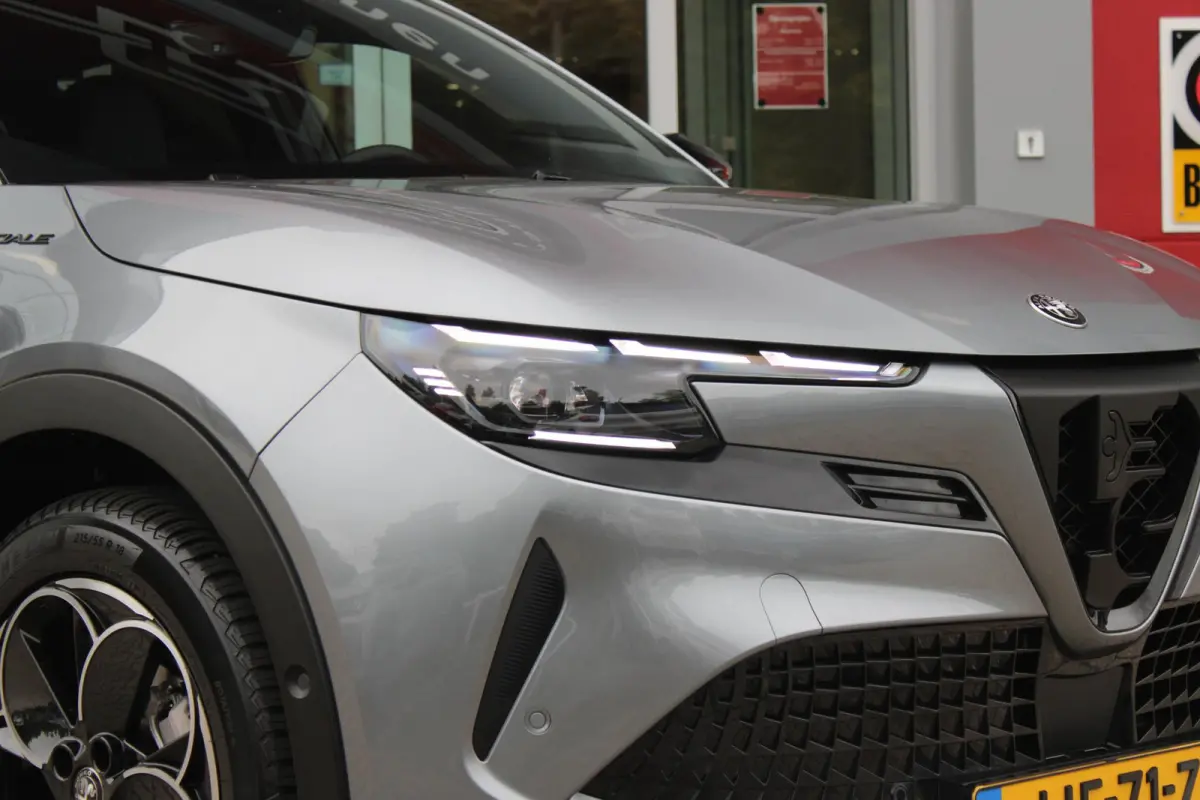 ELETTRICA SPECIALE 156PK 54 kWh | WARMTEPOMP | TECHNOLOGIE PAKKET (O.A. FULL LED ADAPTIVE MATRIX KOPLAMPEN/DODEHOEK DETECTIE/DRAADLOZE TELEFOONLADER/ACHTERUITRIJ CAMERA/PARKEERSENSOREN VOOR,