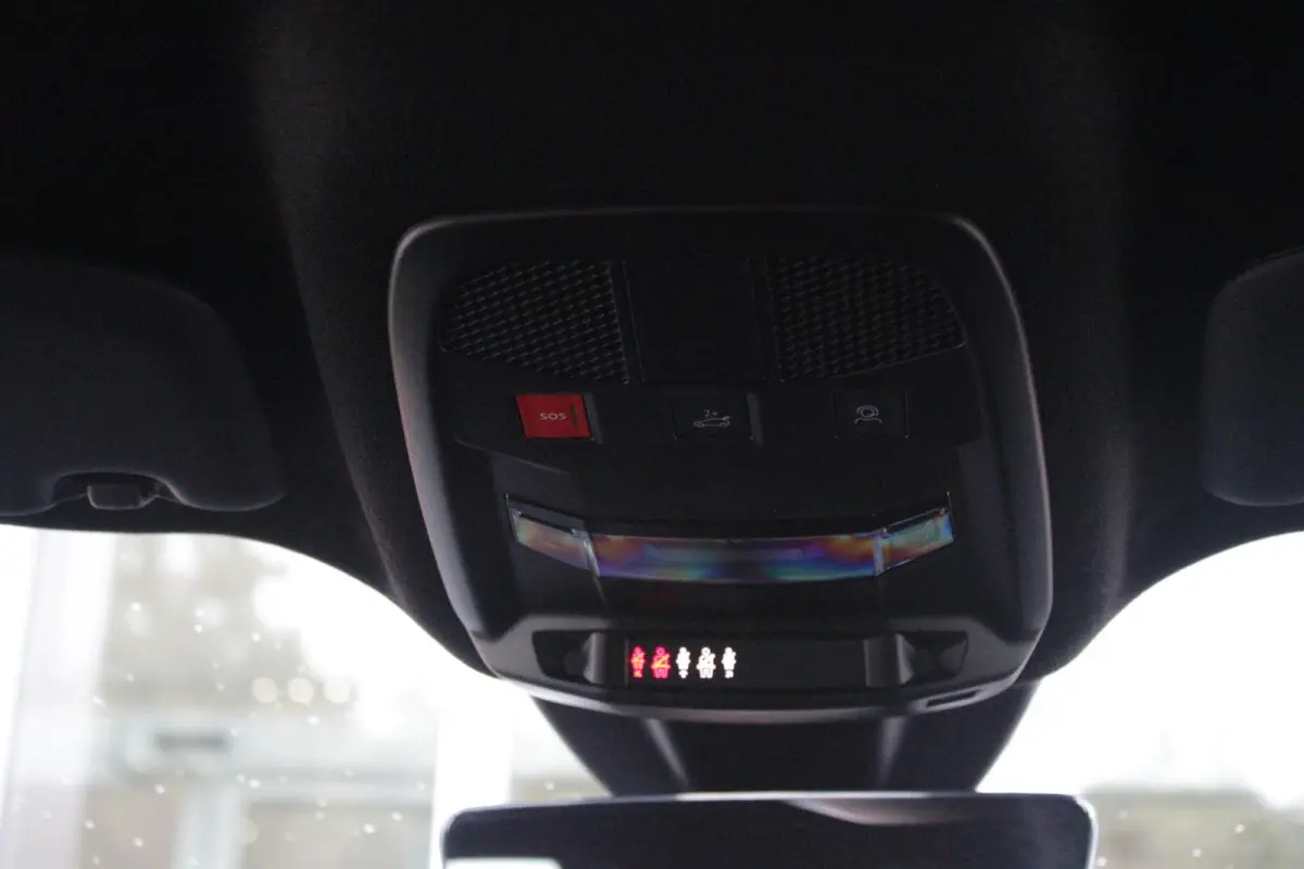 ELETTRICA SPECIALE 156PK 54 kWh | WARMTEPOMP | TECHNOLOGIE PAKKET (O.A. FULL LED ADAPTIVE MATRIX KOPLAMPEN/DODEHOEK DETECTIE/DRAADLOZE TELEFOONLADER/ACHTERUITRIJ CAMERA/PARKEERSENSOREN VOOR,