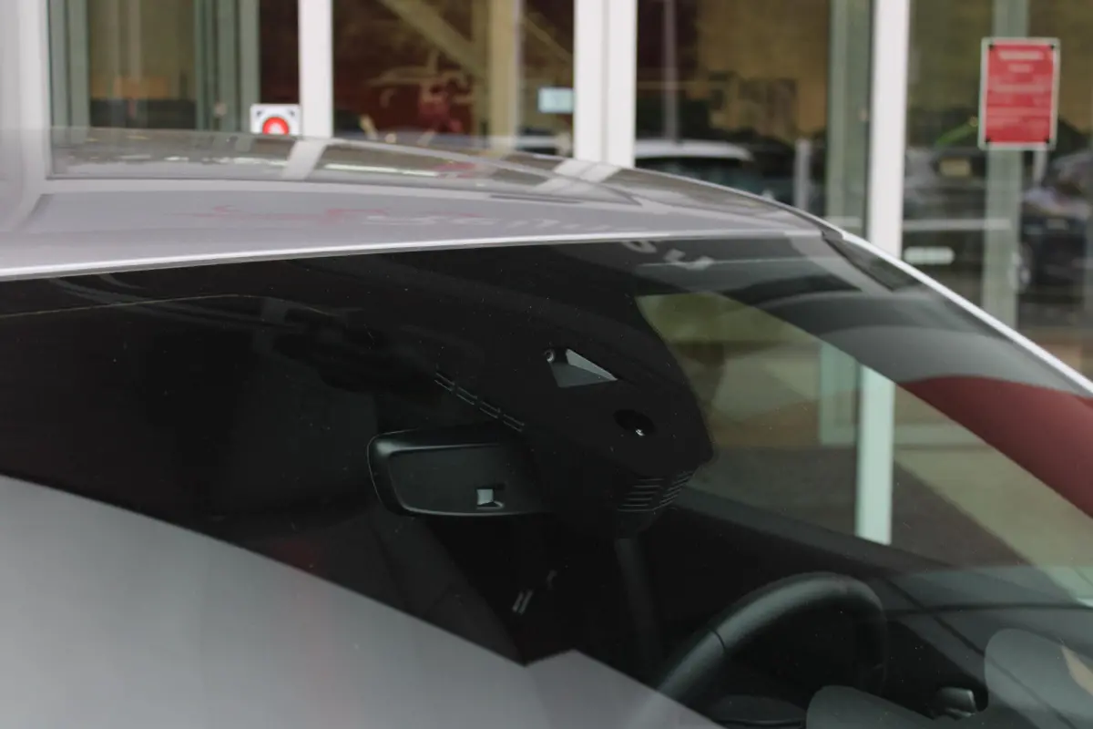 ELETTRICA SPECIALE 156PK 54 kWh | WARMTEPOMP | TECHNOLOGIE PAKKET (O.A. FULL LED ADAPTIVE MATRIX KOPLAMPEN/DODEHOEK DETECTIE/DRAADLOZE TELEFOONLADER/ACHTERUITRIJ CAMERA/PARKEERSENSOREN VOOR,